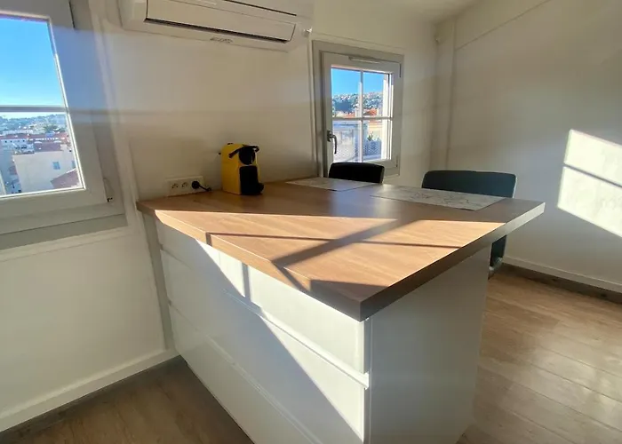 Moderne Au Carre D'or *