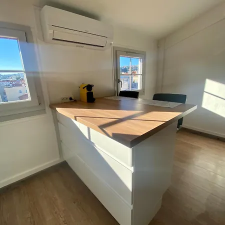 Moderne Au Carre D'or *