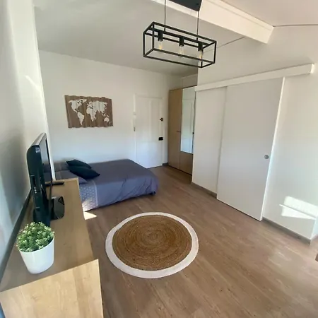 Moderne Au Carre D'or *