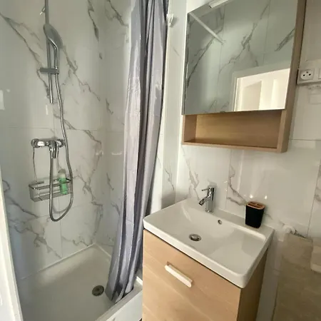 Moderne Au Carre D'or Ницца