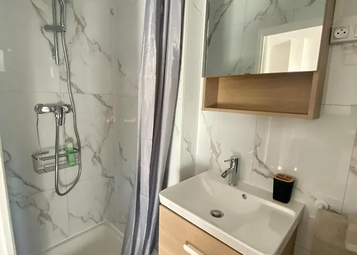 Moderne Au Carre D'or Ницца